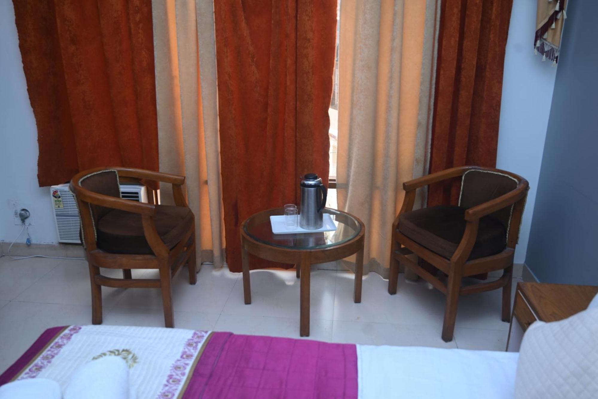 Hotel Surya Plaza Kotdwāra 外观 照片
