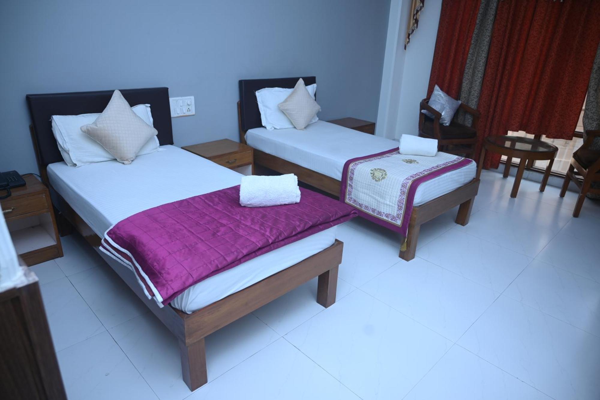Hotel Surya Plaza Kotdwāra 外观 照片