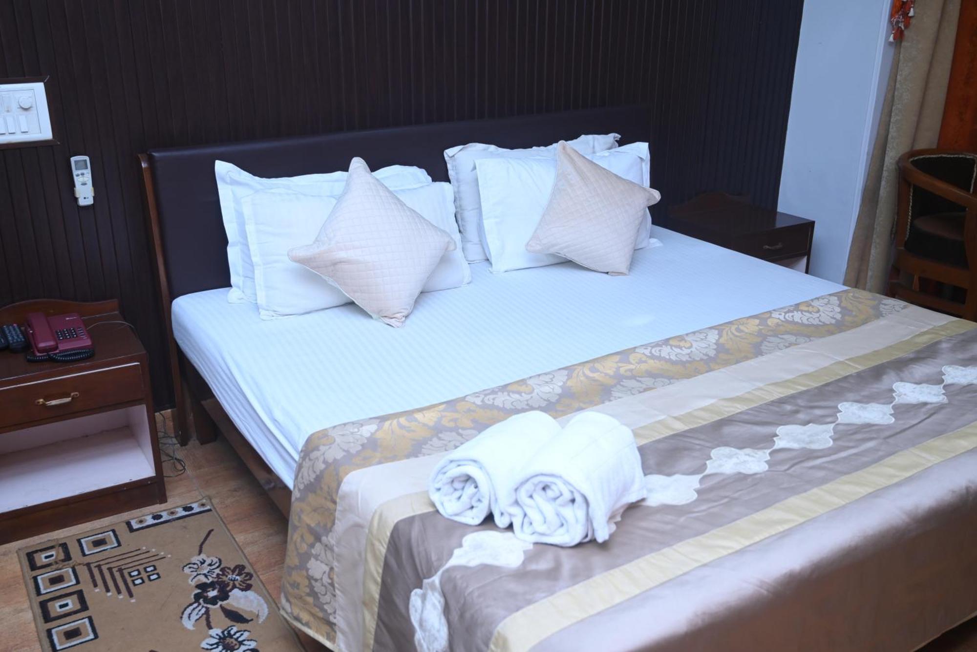 Hotel Surya Plaza Kotdwāra 外观 照片