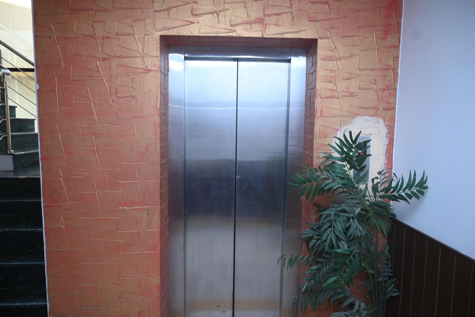 Hotel Surya Plaza Kotdwāra 外观 照片